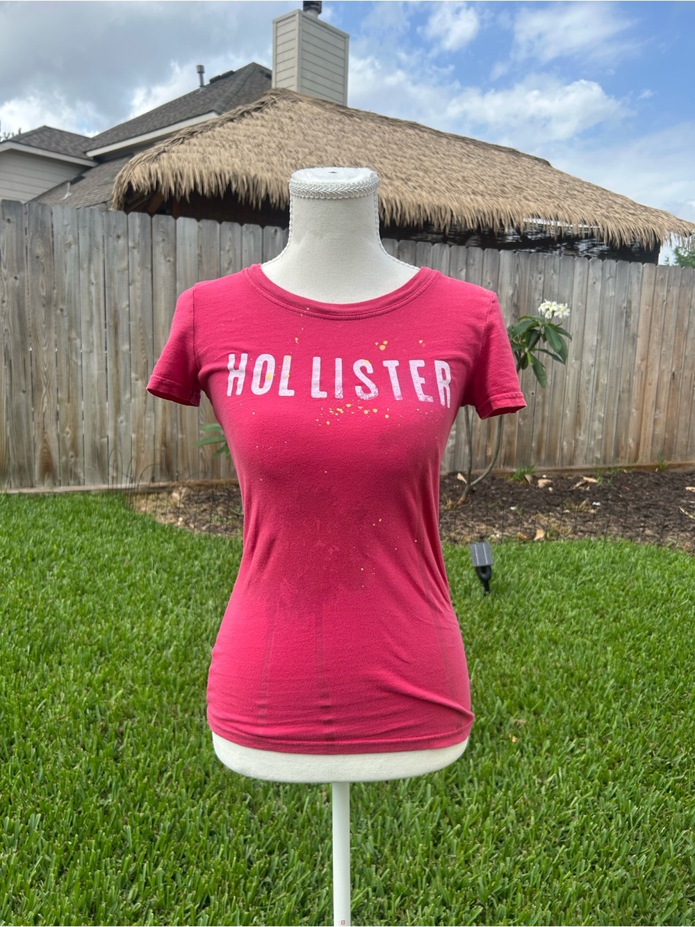 Y2K Hollister pink baby tee w yellow splatter and palm tree details Size S